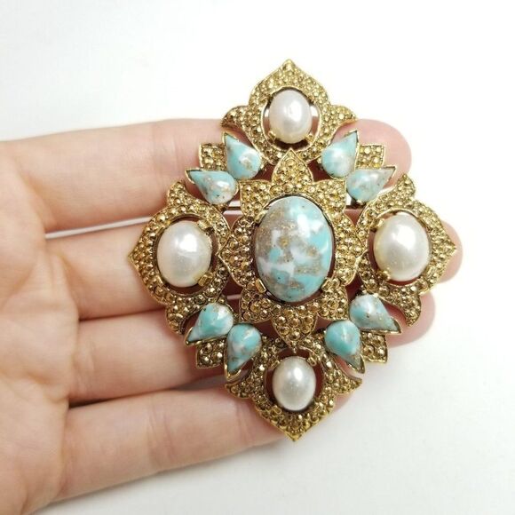Vintage Sarah Coventry Large Pendant Brooch, Gold Tone Blue Cabochon Faux Pearl - Picture 1 of 7